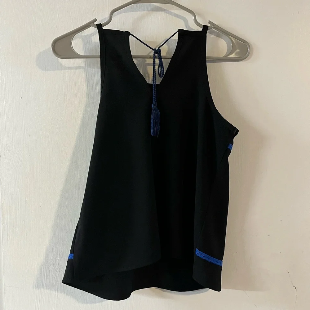 Black tank top! - Picture 4 of 4